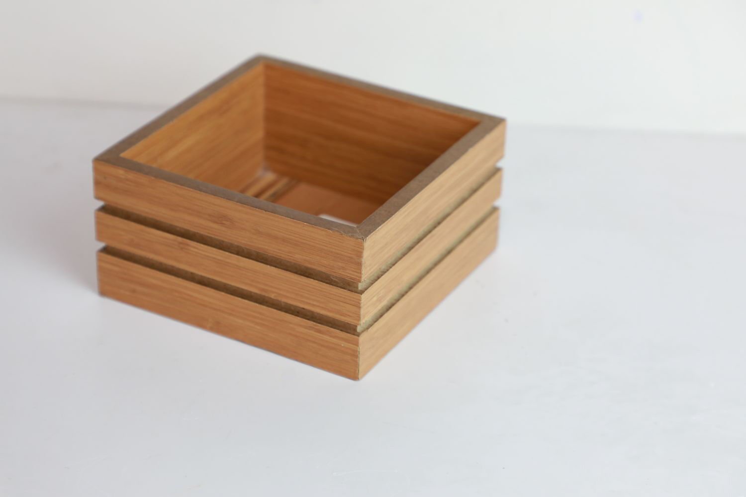 Doğal Ahşap Desenli Sunum Kasası