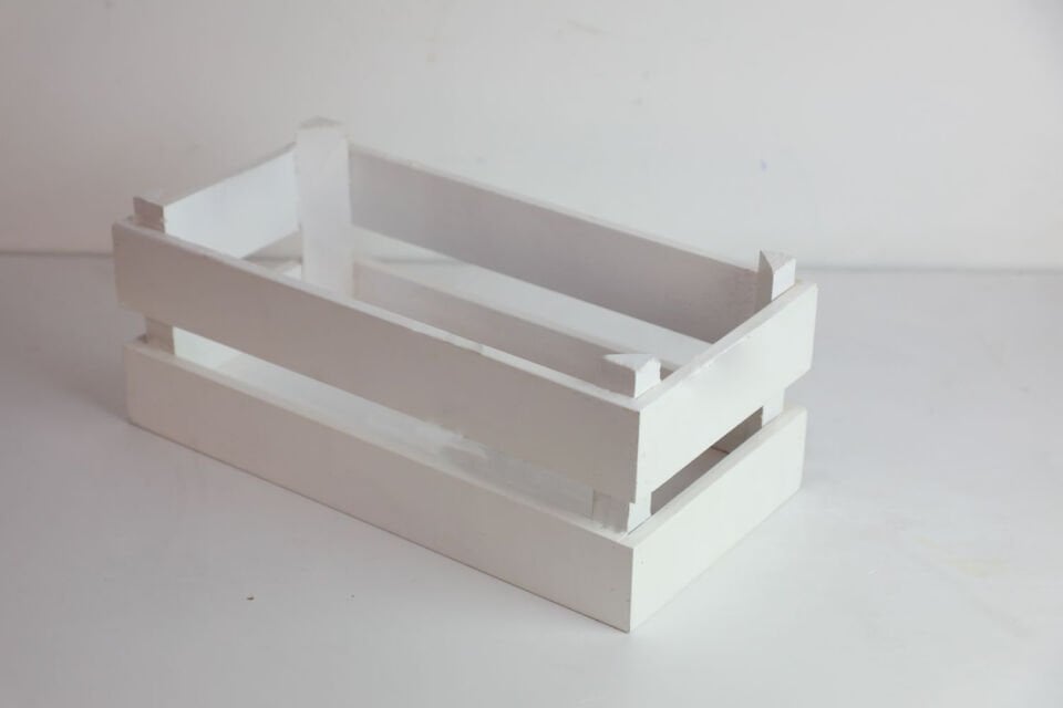 Beyaz Renk Yarıklı Ahşap Sunum Kasası