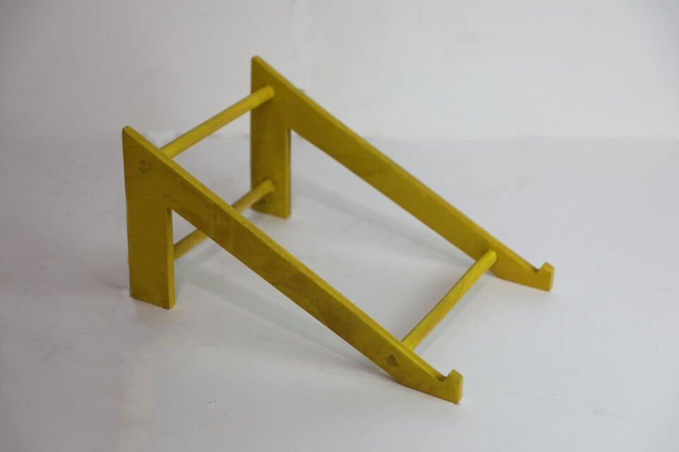 Sarı Renkli Ahşap Kasa Ayağı