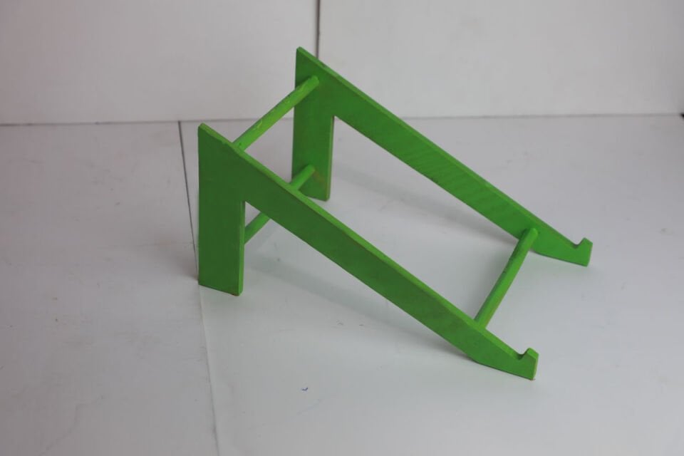 Yeşil Renkli Ahşap Kasa Ayağı