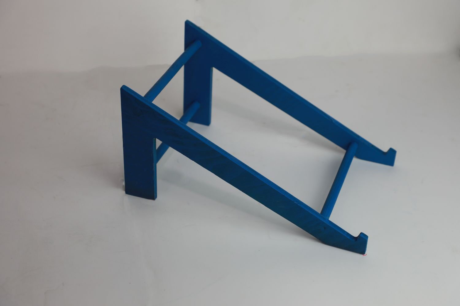 Mavi Renkli Ahşap Kasa Ayağı