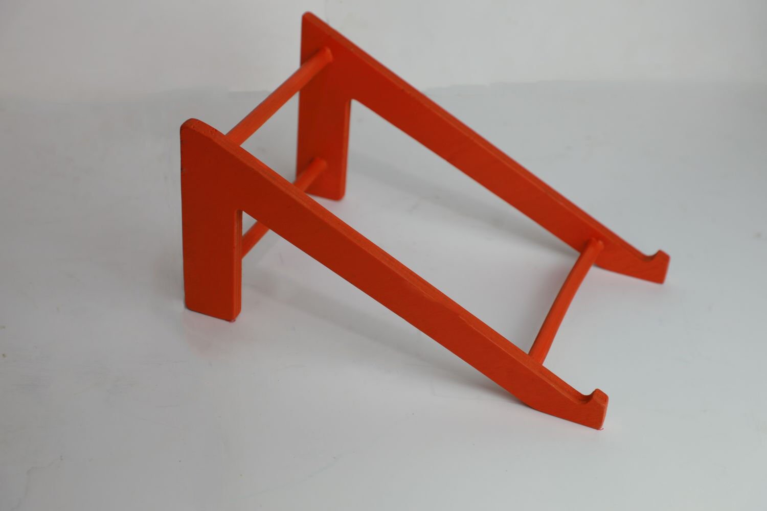 Turuncu Renkli Ahşap Kasa Ayağı