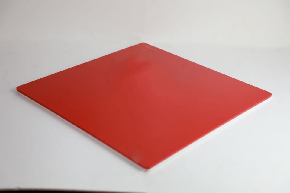 40x40 cm Kırmızı Beyaz Masa Sunum Tepsisi (ABS)