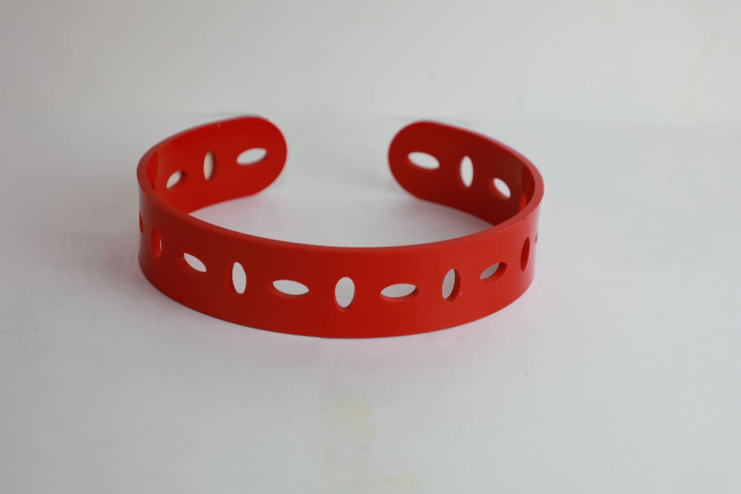 Oval Kırmızı 17x21 H:5 cm Masa Üstü Yükselti (ABS)