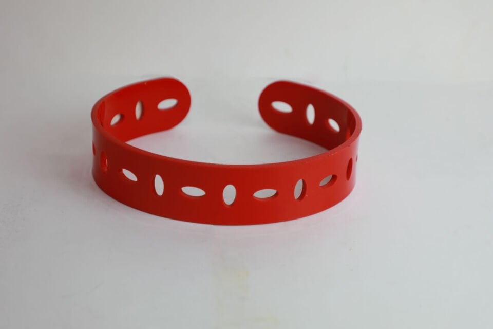 Oval Kırmızı 17x21 H:5 cm Masa Üstü Yükselti (ABS)
