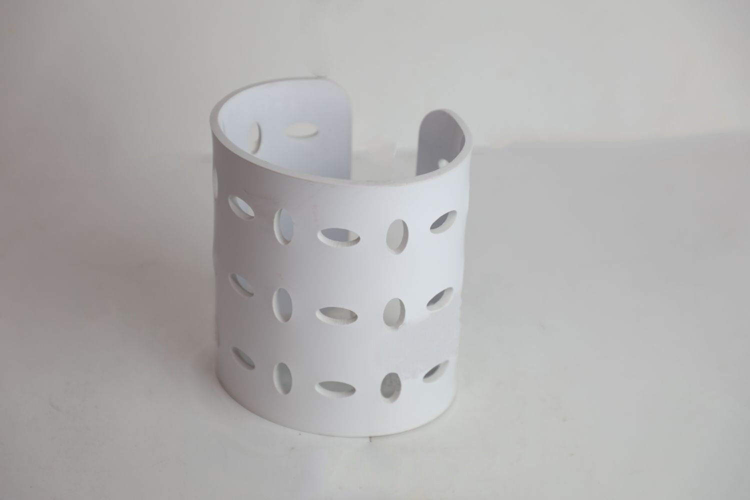 Oval Beyaz 10x13 H:15 cm Masa Üstü Yükselti (ABS)