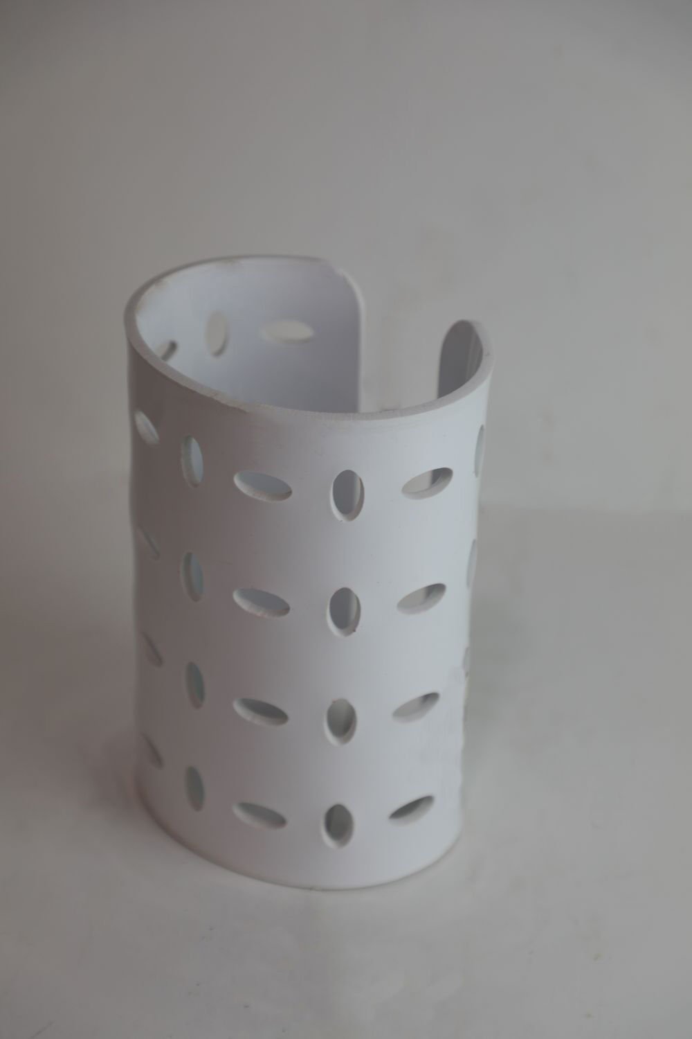 Oval Beyaz 10x13 H:20 cm Masa Üstü Yükselti (ABS)