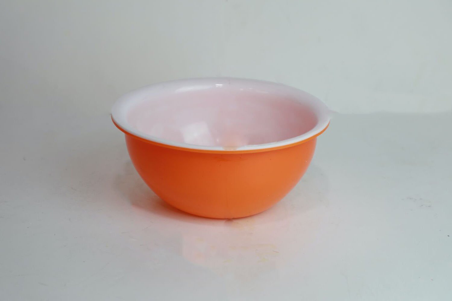 22 cm Yuvarlak Kase Beyaz Turuncu Akrilik
