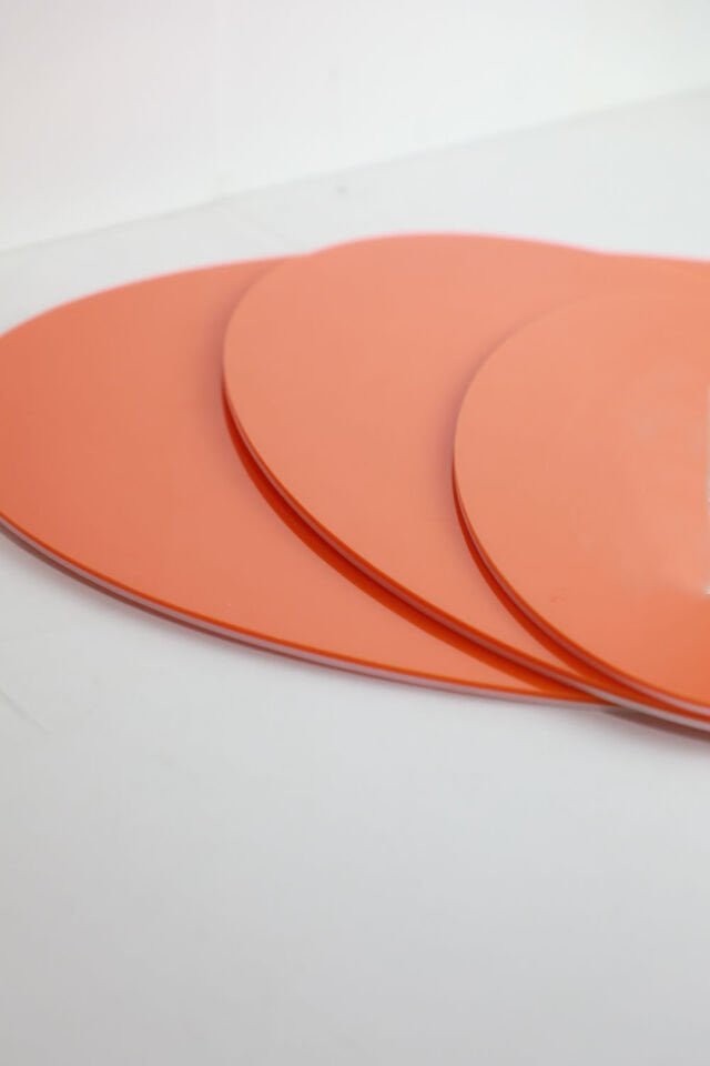 Oval Tasarımlı Turuncu Beyaz 30x45 Tepsi (Akrilik)