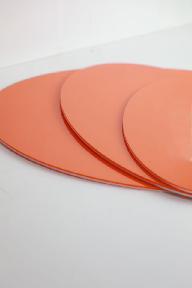 Oval Tasarımlı Turuncu Beyaz 40x55 cm Tepsi (Akrilik)