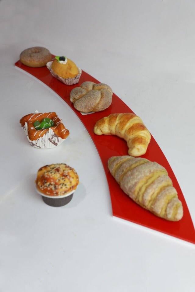 Yay Sunum Tepsisi 12x80 cm Beyaz Kırmızı (ABS)